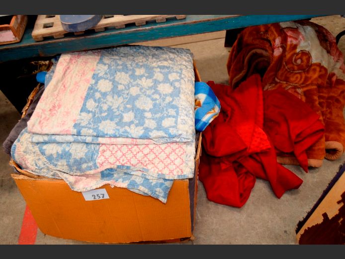 BLANKETS, BEDSPREAD, etc