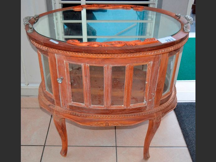 FRENCH OVAL TEA DISPLAY CABINET WITH MIRRORED TRAY TOP, 76 x 50 x 79cm