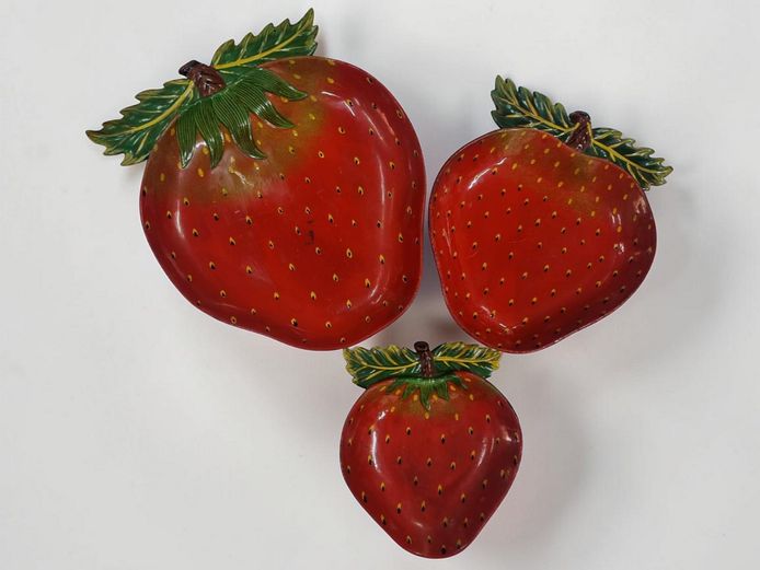Vintage Hand-Painted Strawberry Treen Fruit Bowls – Set of 3