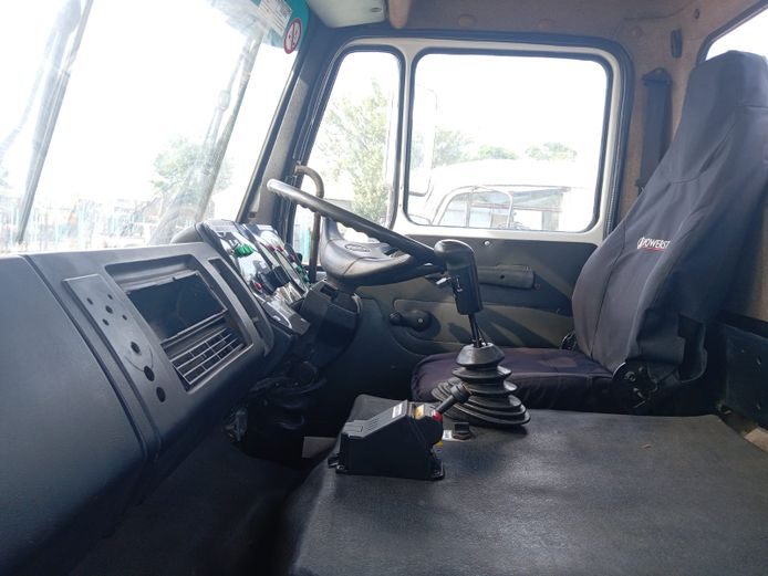 Beifang Benchi Powerstar 18 Ton Twinsteer Truck