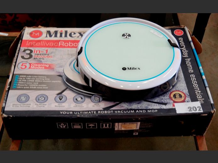 MILEX 3-IN-1 ROBOT VACUUM CLEANER [Switches on]