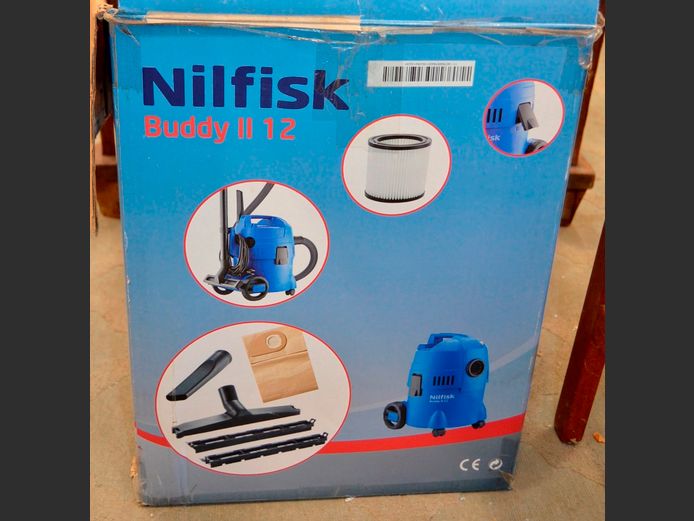 NILFISK VACUUM CLEANER [Switches on]