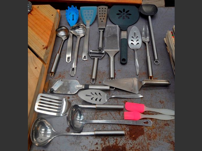 CAKE LIFTS, SOUP LADLES, EGG LIFTERS, etc