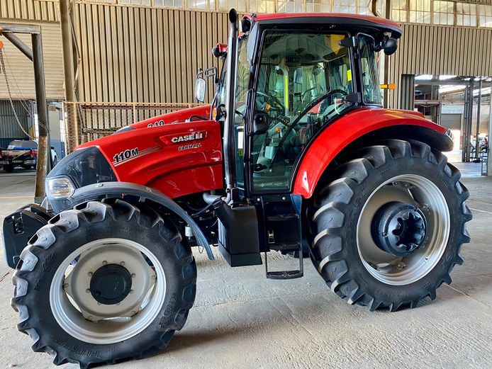 CASE IH FARMALL 110 CAB
