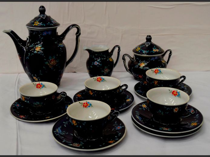 ECHT HOBADT HAND PAINTED TEAPOT, SUGAR BOWL, CREAMER, CUPS & SAUCERS [16 Pieces]