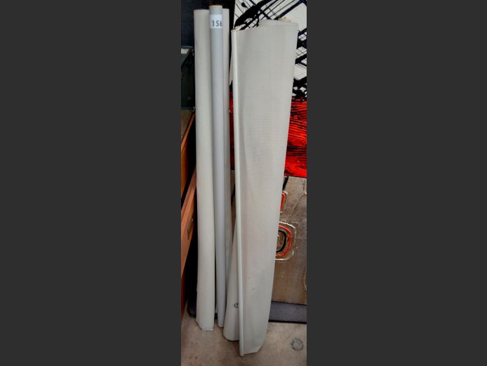 LOT: 2 x ROLLER BLINDS