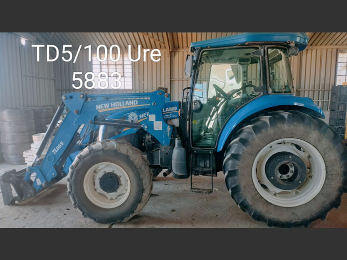 New Holland TD5/100 trekker met vurk & laaibak