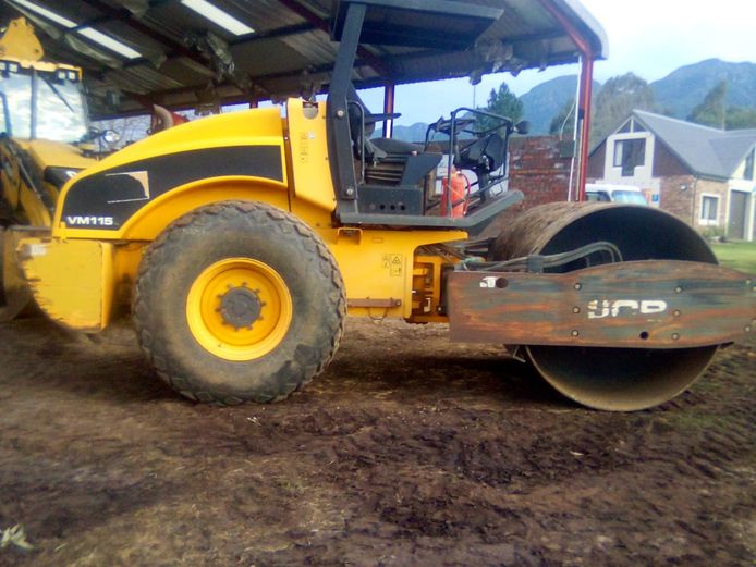 2015 - JCB VM155D VIBROMAX SMOOTH DRUM ROLLER