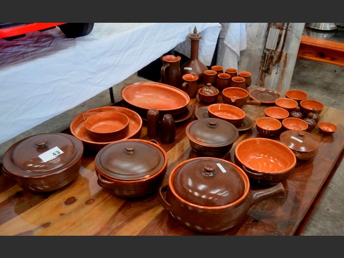 BROWN STONEWARE +/- 43-PIECE PART DINNER SERVICE [Chips to some pieces]