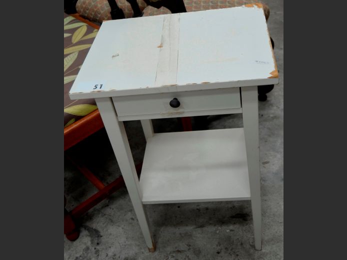 WHITE PAINTED SINGLE DRAWER BEDSIDE PEDESTAL, 46 x 35 x 70cm [Needs re-painting]