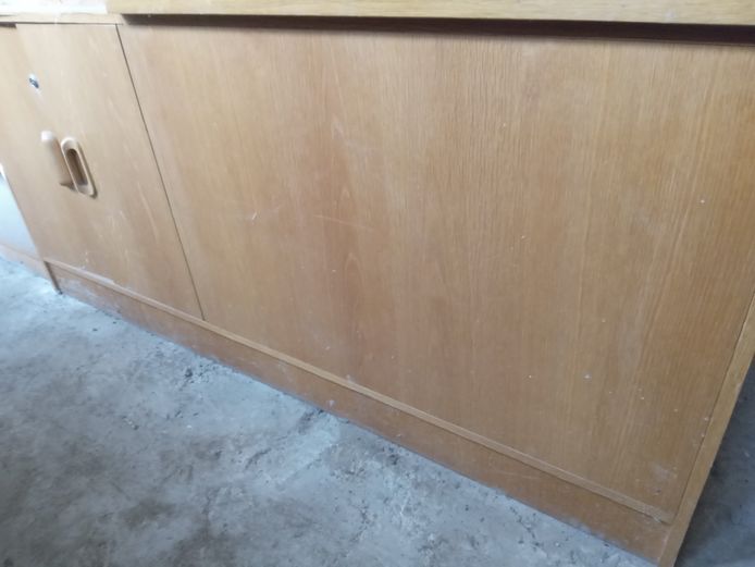 Long wooden office credencer