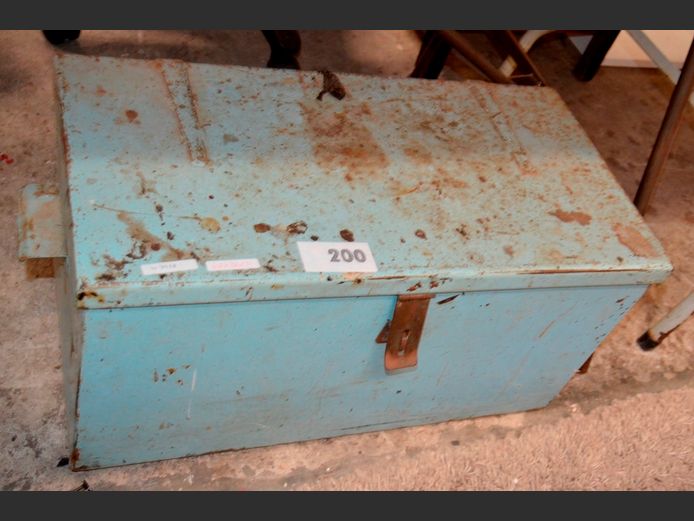 METAL TRUNK WITH CONTENTS, 62 x 32 x 31cm