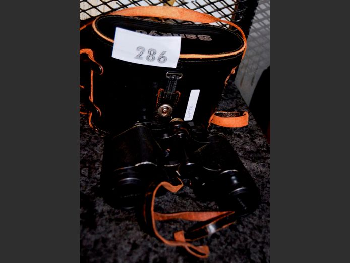 SAKYNO BINOCULARS WITH CASE