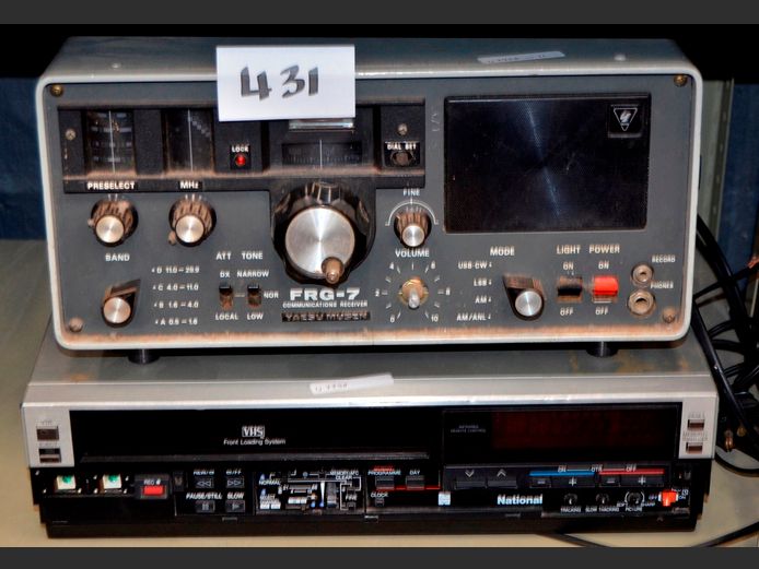 YAESU FRG-7 COMMUNICATION RECEIVER & A NATIONAL VCR [Faulty]