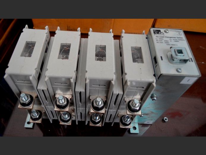 C & S ELECTRIC 250A CHANGEOVER SWITCH