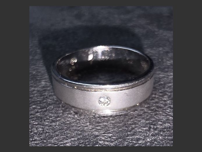 9CT GOLD 0.05CT JKSI 4g MENS WEDDING BAND 