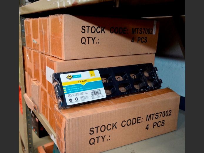 LOT: 16 x BOXES OF 4 RAIL KITS