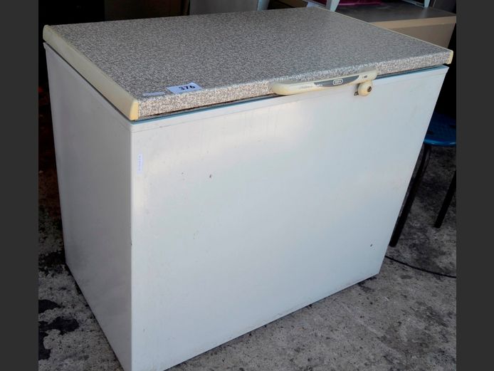 DEFY 320 LITRE CHEST FREEZER [Dead] [#: 425037224]