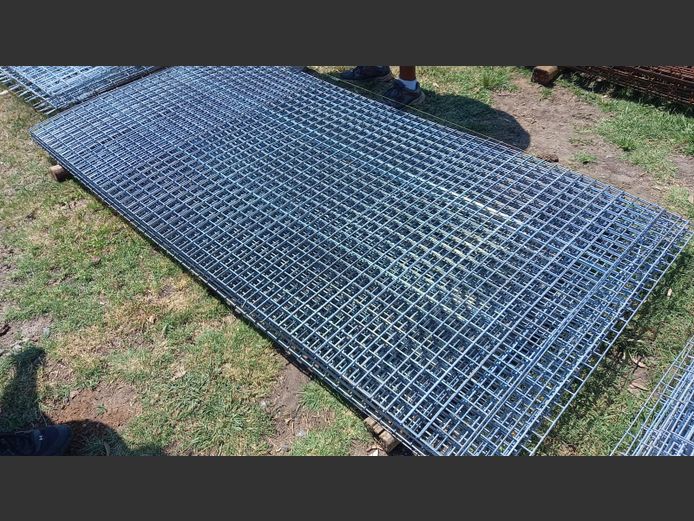 1.2mx2.4m galvanised mesh 50mmx50mm hole 5mm thick
