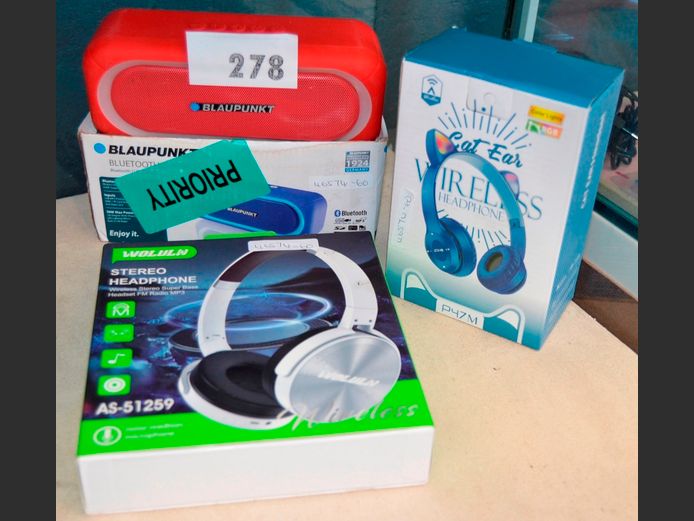 LOT: 2 x WIRELESS HEADPHONES & A BLAUPUNKT BLUETOOTH SPEAKER [Untested]