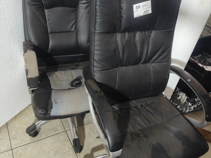 2 X OFFICE CHAIRS