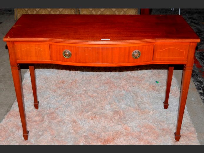MAHOGANY SINGLE DRAWER SERVER ON FLUTED LEGS, 107 x 47 x 76cm
