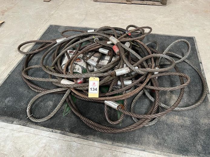 Wire rope with hooks