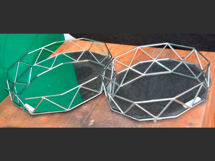 SET OF 2 METAL & MIRRORED TRAYS, 34cm Diameter & 28cm Diameter