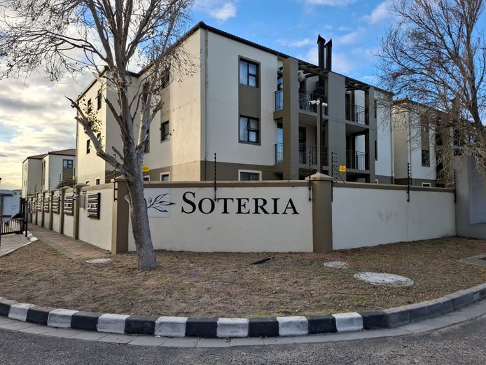 2 BEDROOM APARTMENT IN STRAND, WESTERN CAPE 