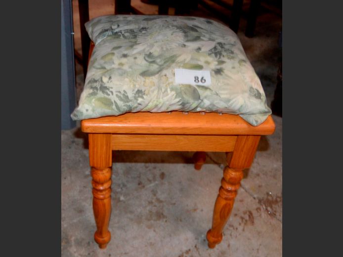 OAK DRESSING TABLE STOOL, 38 x 38 x 46cm