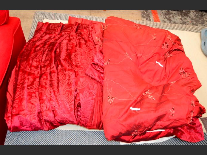 SET OF 2 RED CURTAINS