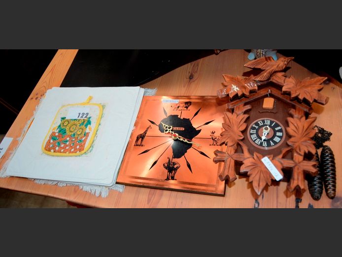 CUCKOO CLOCK, QUARTZ WALL CLOCK, PLACEMATS, etc [12,15]