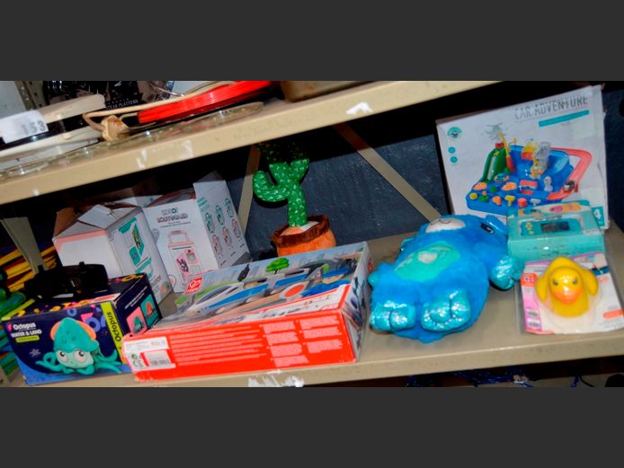 ASSORTED TOYS, CHILDREN'S SAFES, etc [Untested]
