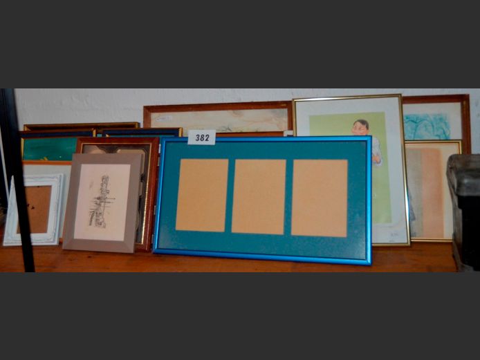 ASSORTED FRAMED PICTURES & PICTURE FRAMES