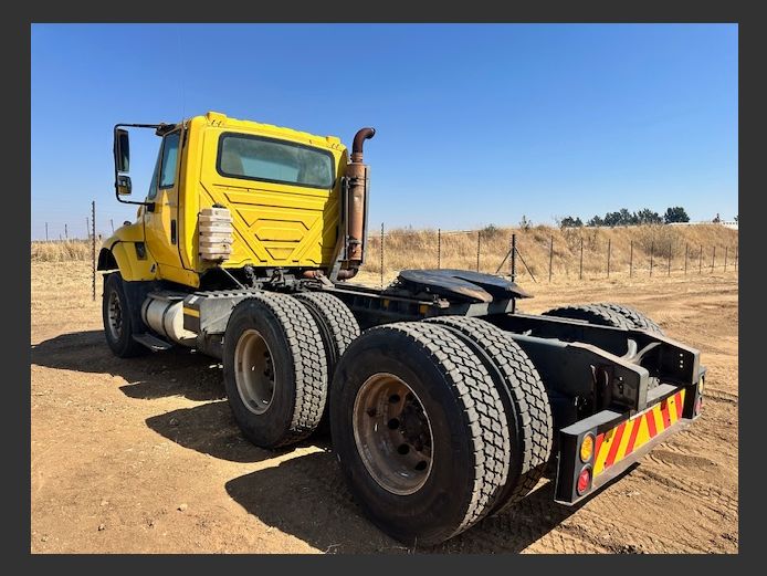 International 7600 D-axle Horse