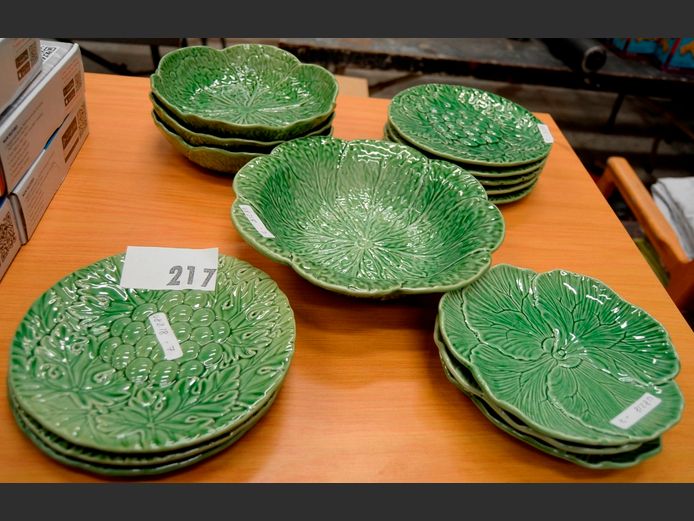 BARDALLO PINHEIRO BOWLS, SIDE PLATES, etc [15 Pieces]