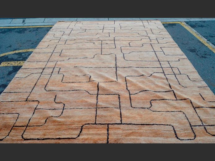 BEIGE & BROWN SQUIGGLE PATTERNED WOOL CARPET, 400cm x 300cm