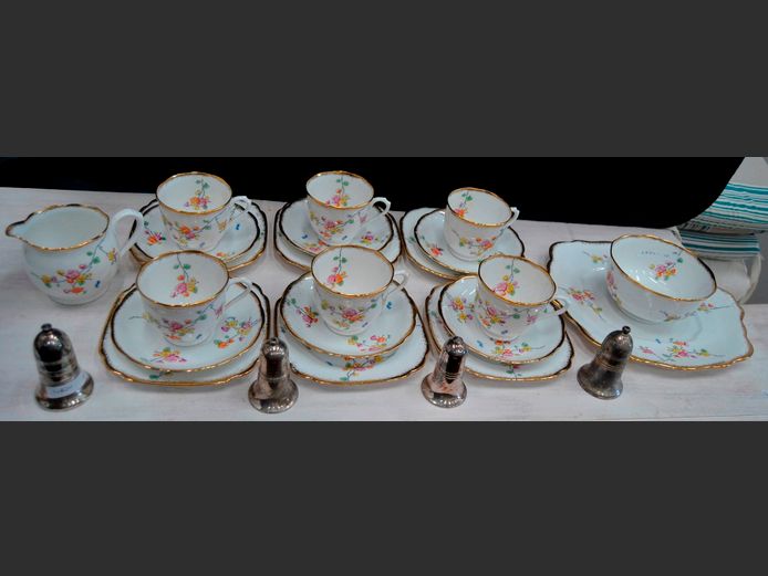 ROYAL ALBERT 21-PIECE PART TEA SET & SILVER PLATE SALT SHAKERS