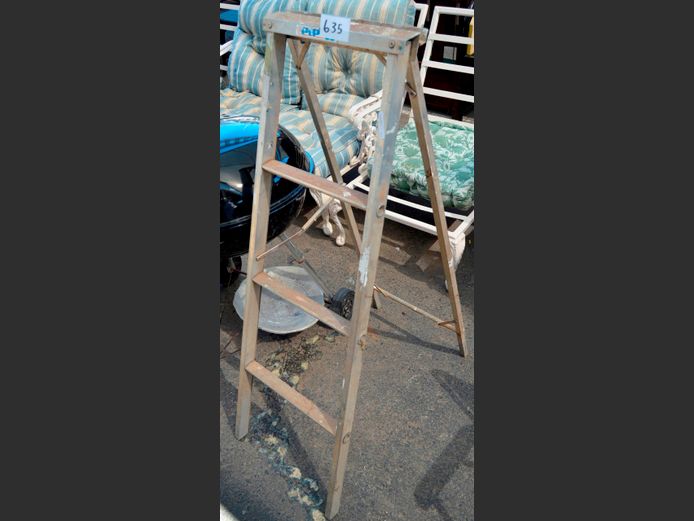 ALUMINIUM 4-STEP LADDER
