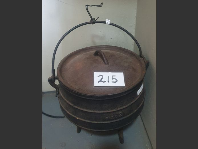 CAST IRON No.2 POTJIE POT WITH LID