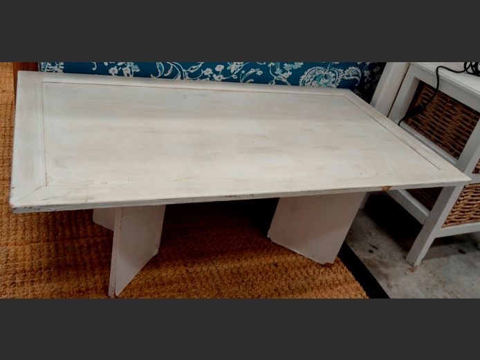 WHITE PAINTED COFFEE TABLE, 107 x 57 x 41cm [Base water damaged]