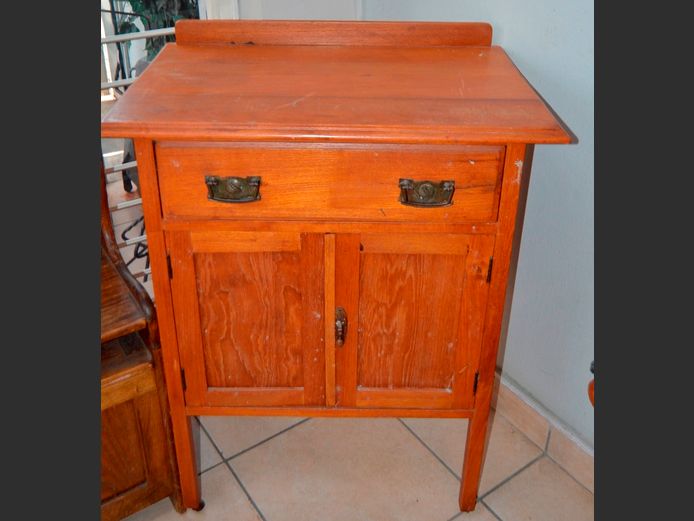 OAK 2-DOOR, SINGLE DRAWER CABINET ON CASTORS, 76 x 48 x 102cm