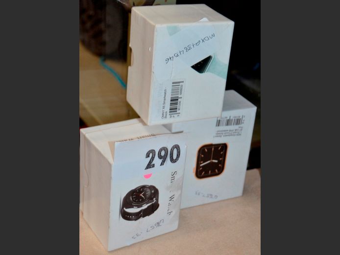 LOT: 3 x SMART WATCHES [Untested]