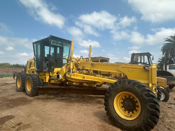 2009 New Holland F200