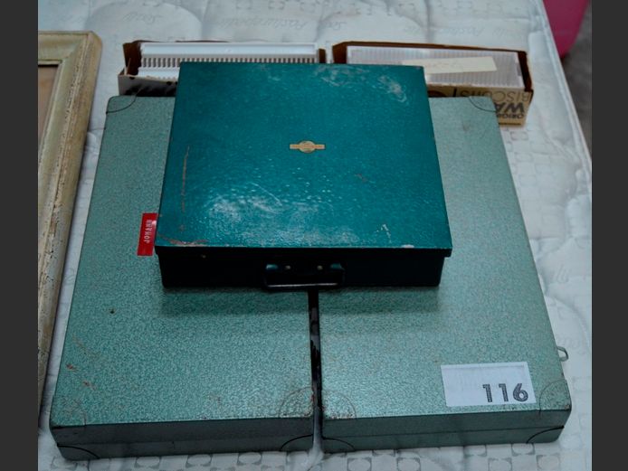 LOT: METAL SLIDE CASES