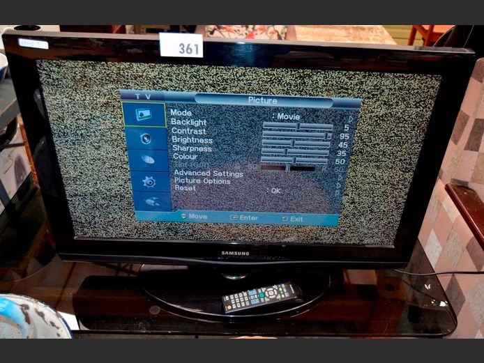 SAMSUNG 32" LCD TV WITH REMOTE [Switches on] ### LICENCE PLEASE ###
