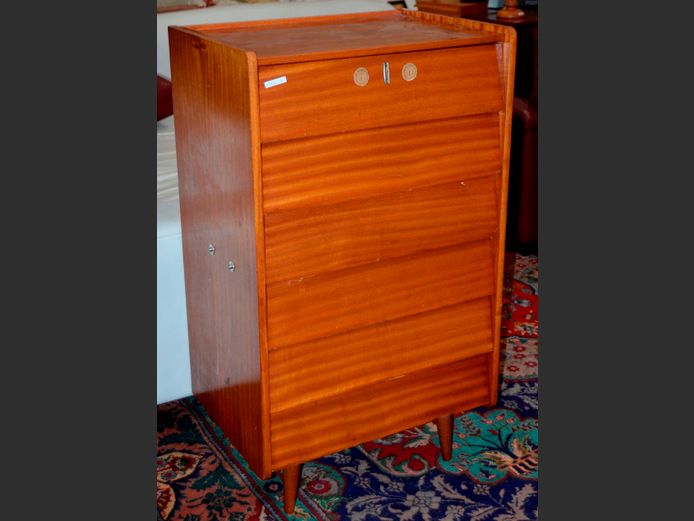 FRYSTARK SAPELE MAHOGANY 6-DRAWER TALLBOY, 63 x 46 x 109cm