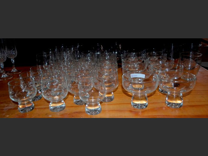 ASSORTED DRINKING GLASSES & DESSERT BOWLS