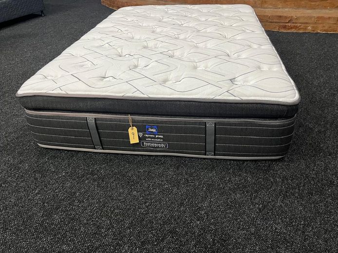 New Sealy Crown Jewel Double bed mattrass - Rialto Medium