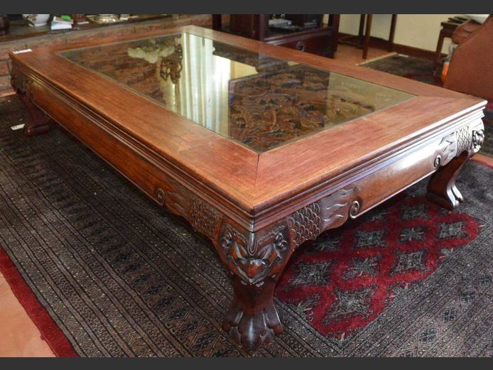 ANTIQUE HEAVILY CARVED ROSEWOOD COFFEE TABLE ON CLAW FEET, 151 x 92 x 35cm
